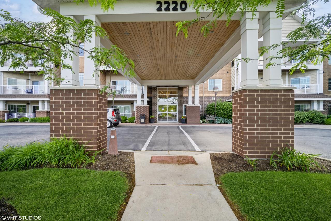 2220 Founders Dr. #119, Northbrook, IL 60062
