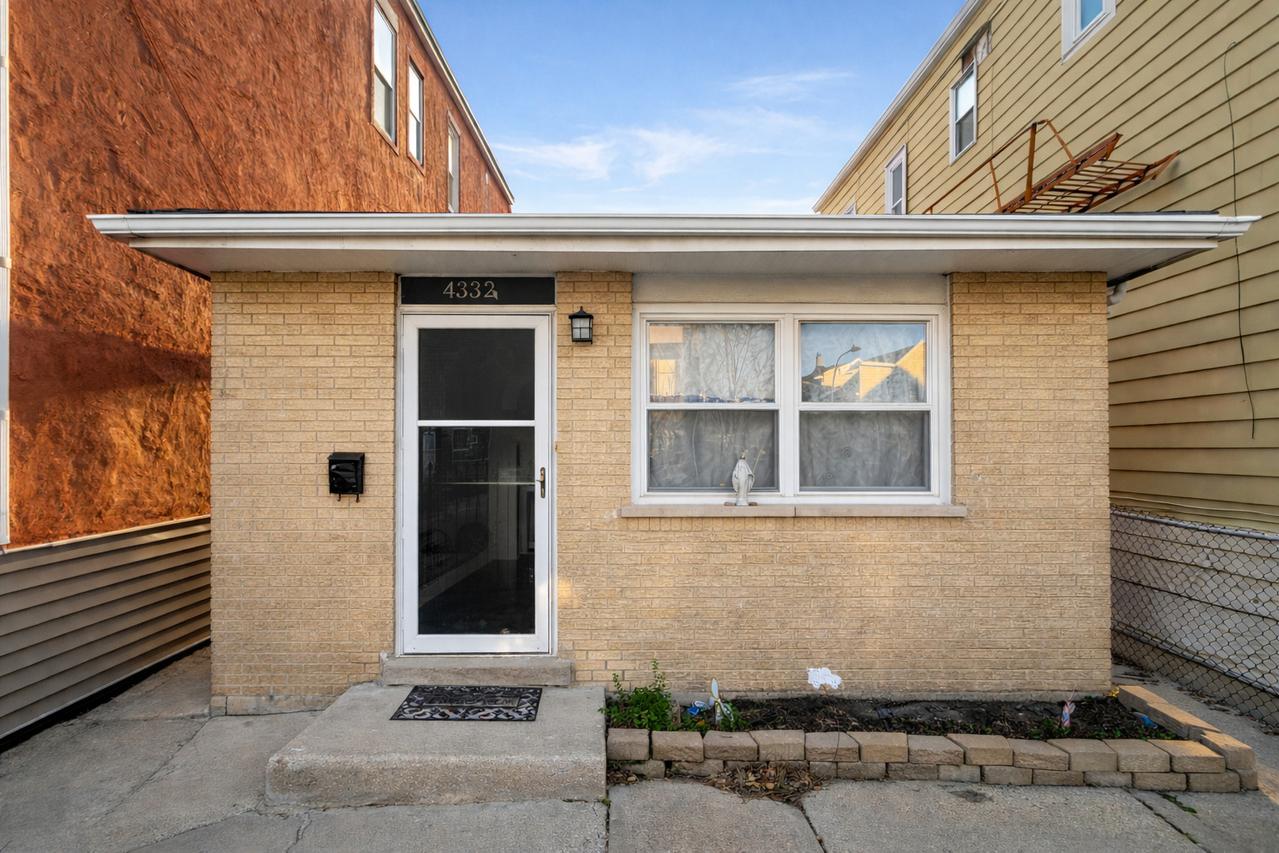 4332 S Wood St., Chicago, IL 60609