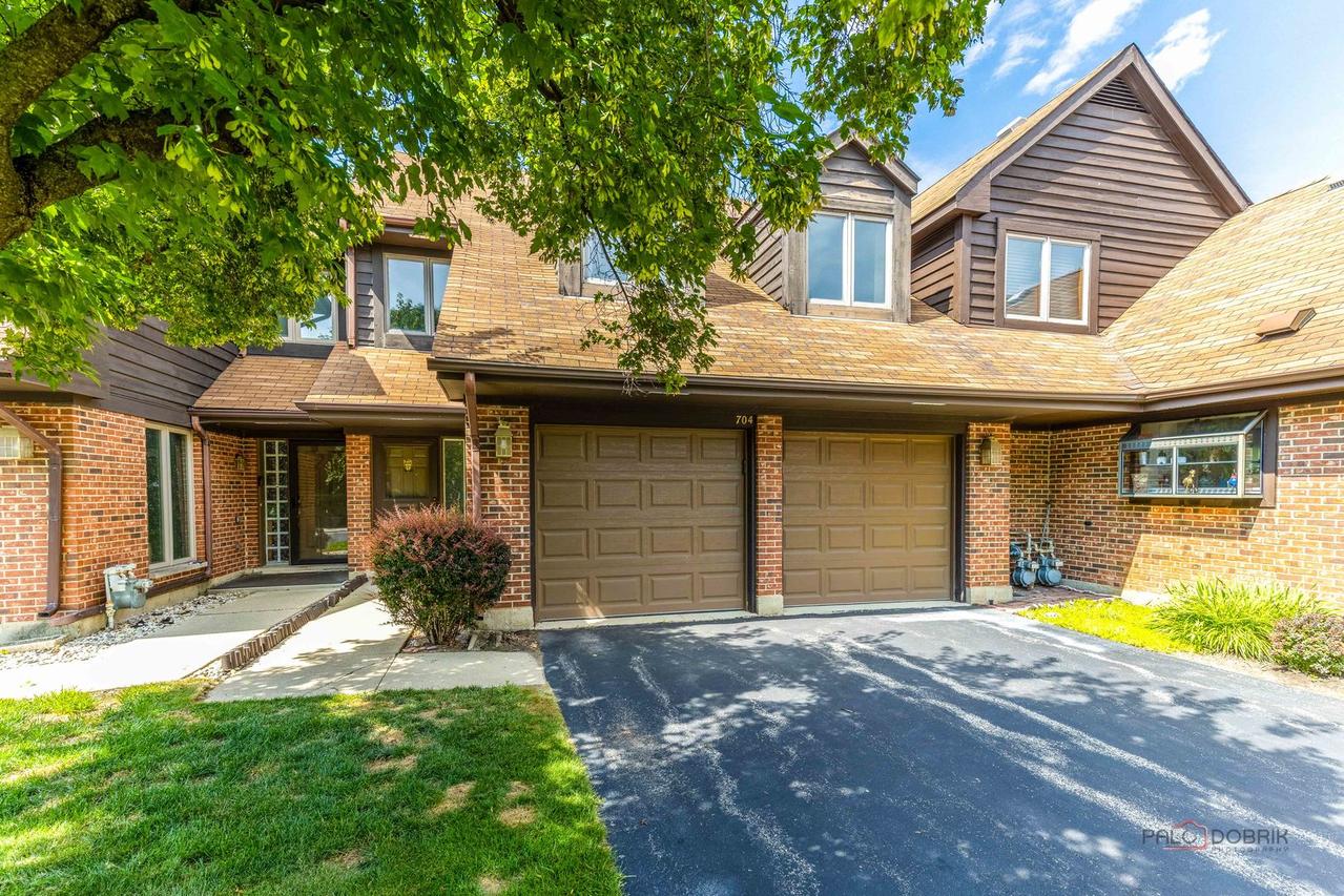 704 Picardy Cir., Northbrook, IL 60062