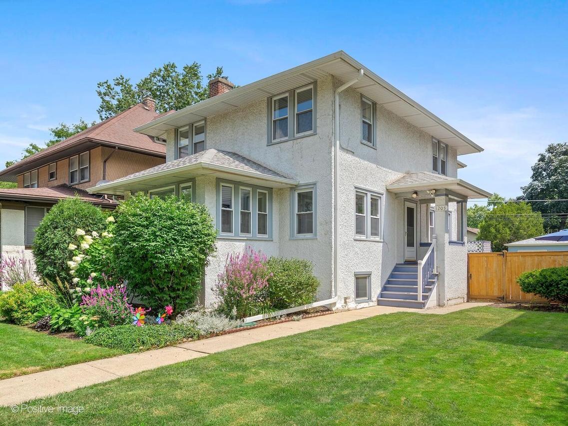 3205 Wisconsin Ave., Berwyn, IL 60402