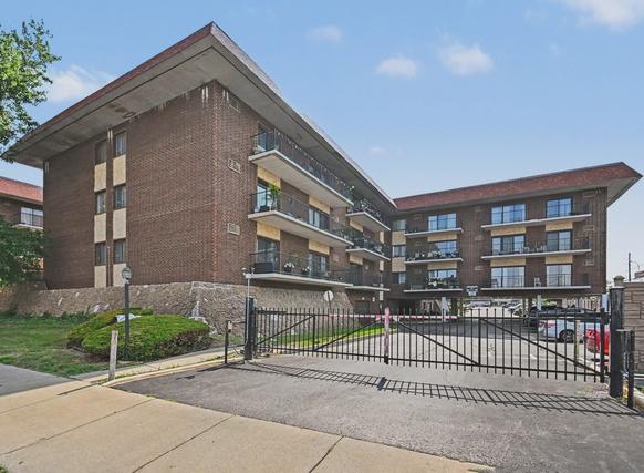 New Homes with Master Bedrooms on the 1st Floor That Attend Oak Lawn Comm High School: July 11th to July 17th