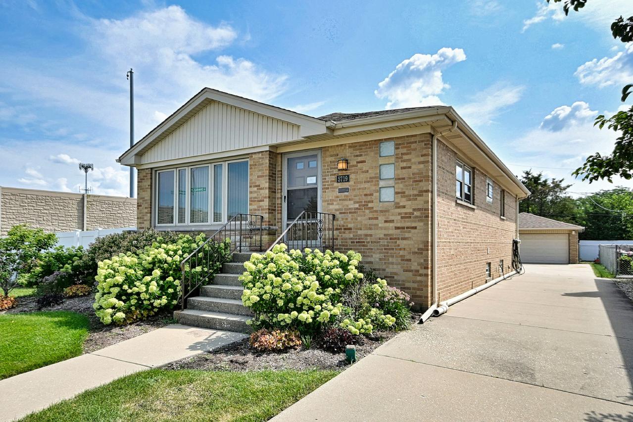 5719 N Orange Ave., Chicago, IL 60631