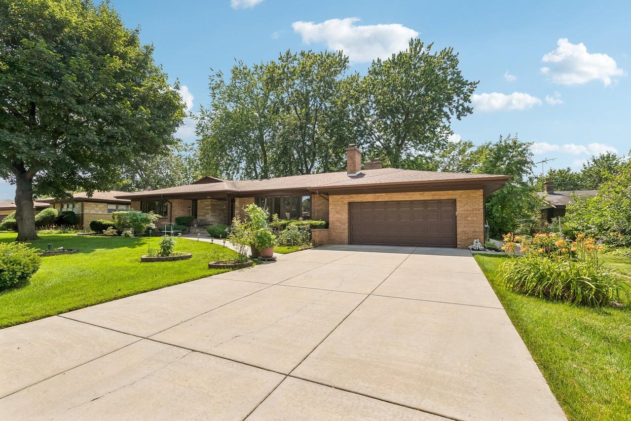 6444 N Kenton Ave., Lincolnwood, IL 60712