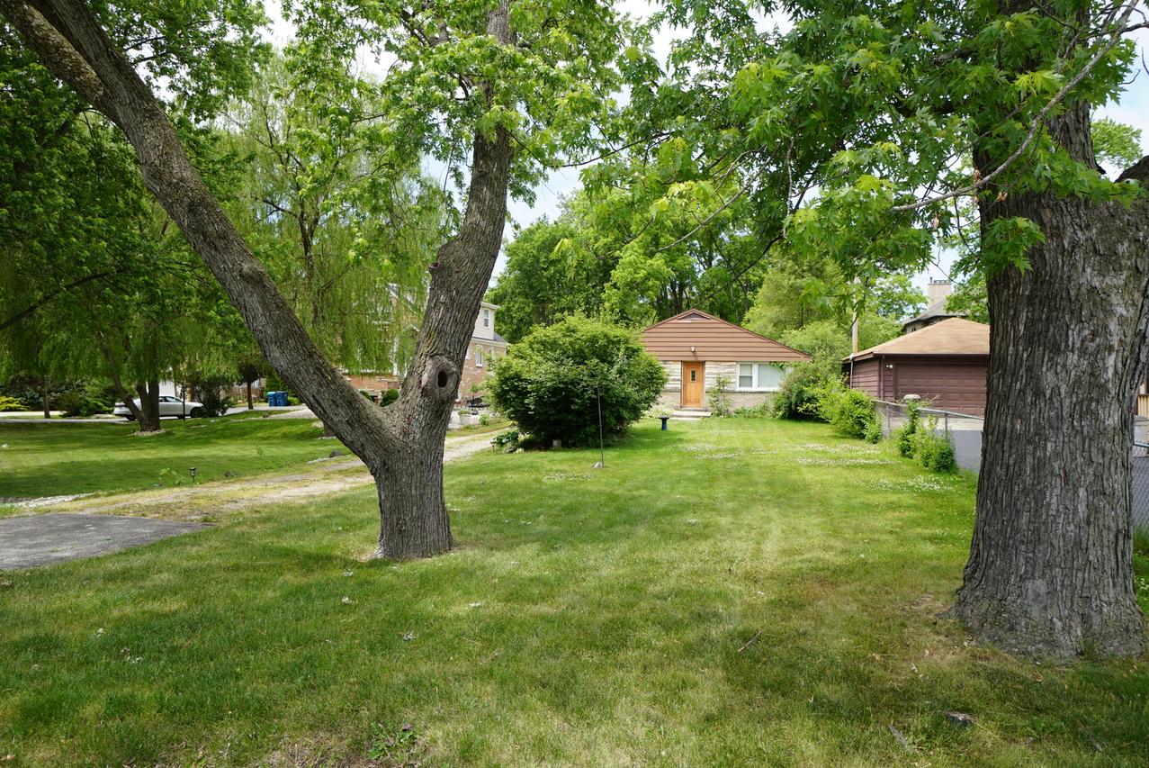 208 N Graylynn Dr., Mount Prospect, IL 60056
