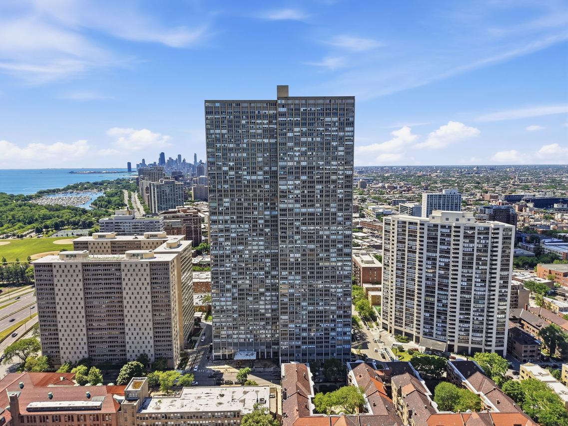 655 W Irving Park Rd. #1704, Chicago, IL 60613