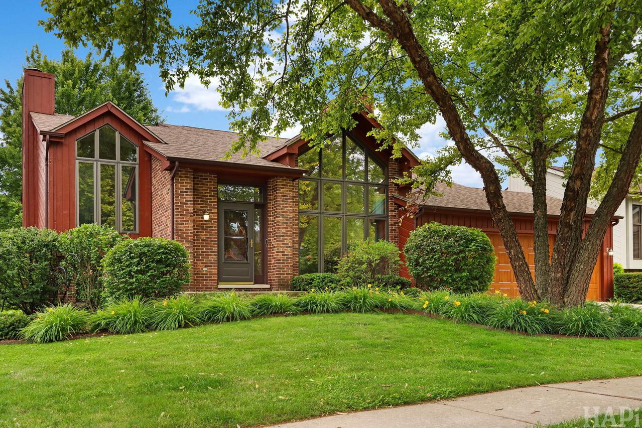 1219 Golf View Dr., Woodridge, IL 60517