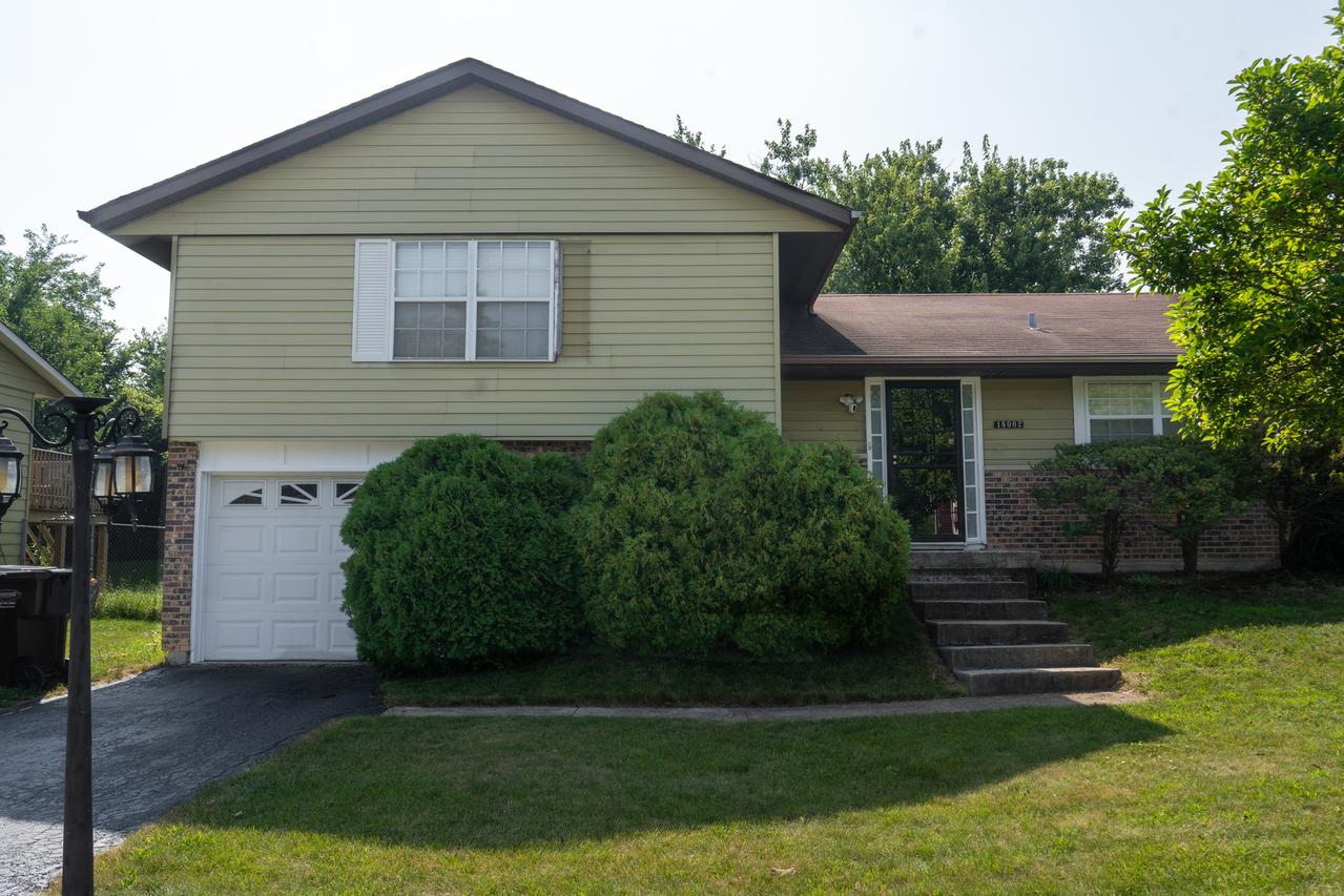 18002 Chantilly Ln., Hazel Crest, IL 60429