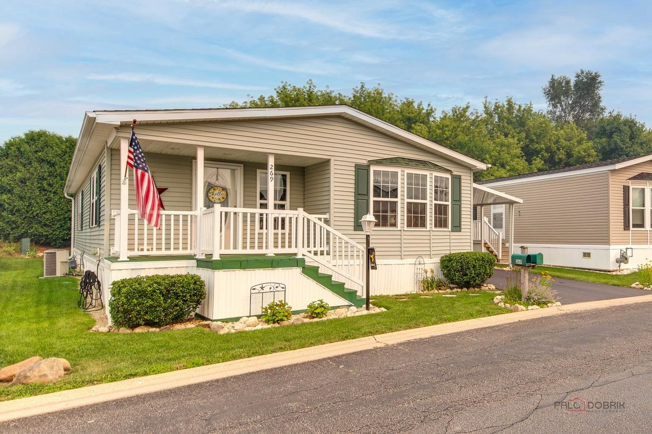 269 Forestview Dr., Crystal Lake, IL 60014