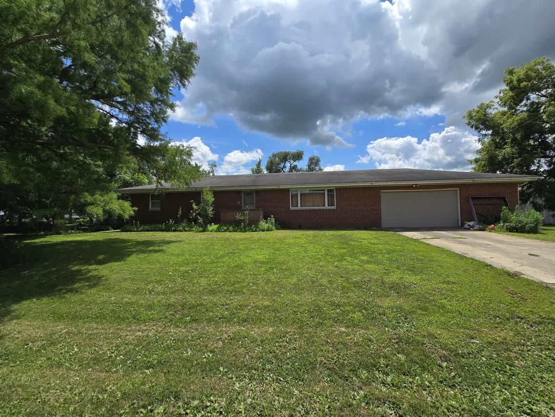 107 W Carper St., Seymour, IL 61875