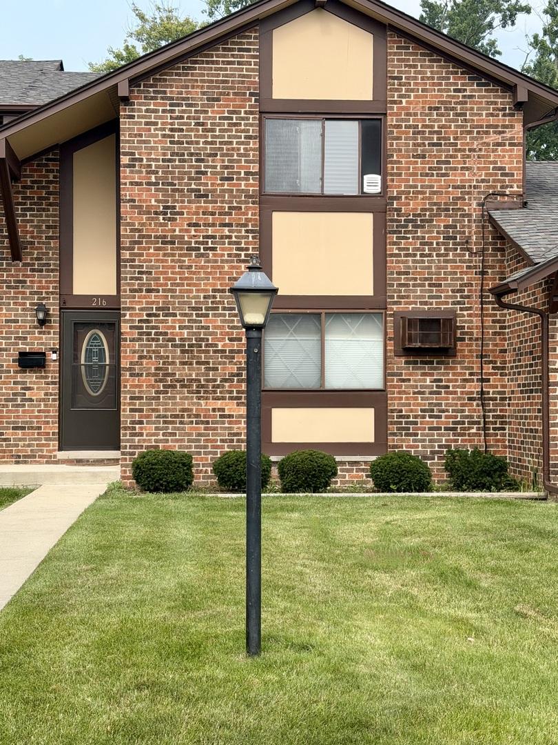 1S216 Ardmore Ave., Villa Park, IL 60181
