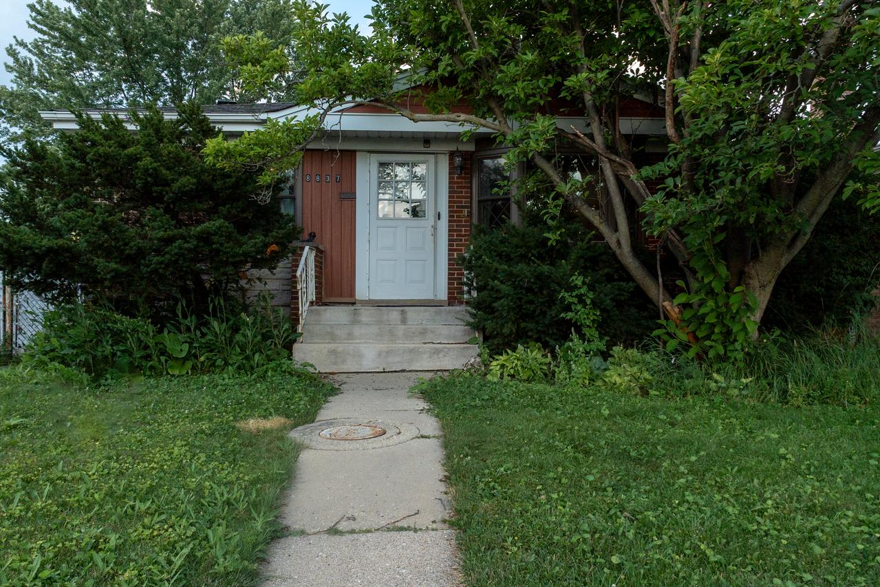 8837 Belleforte Ave., Morton Grove, IL 60053