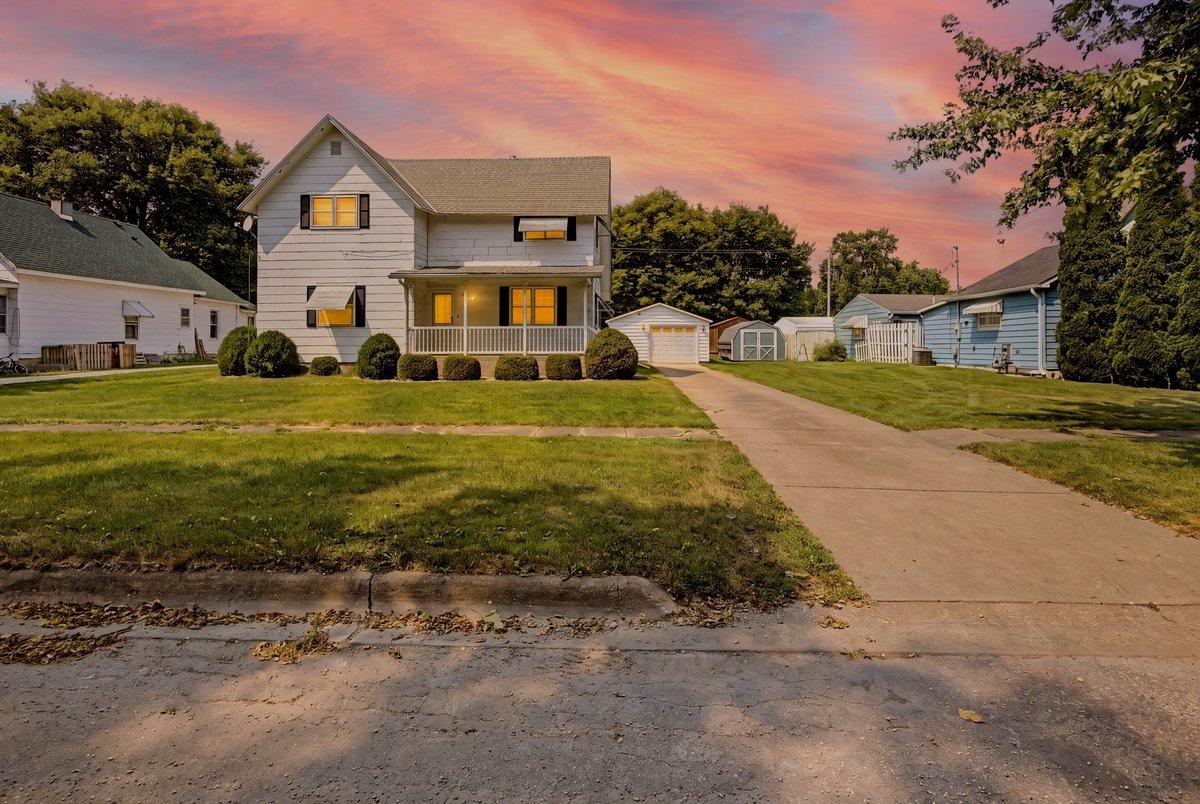 221 E John St., Forrest, IL 61741