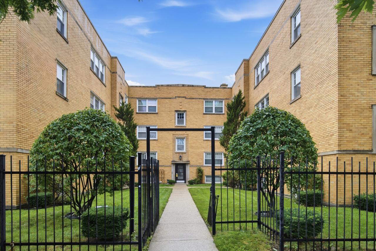 6046 N Francisco Ave. #2W, Chicago, IL 60659