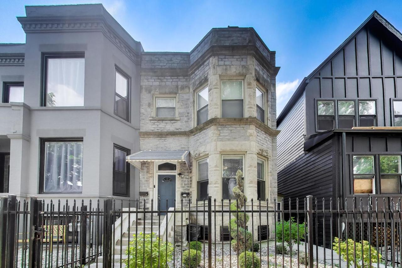 6524 S Eberhart Ave., Chicago, IL 60637