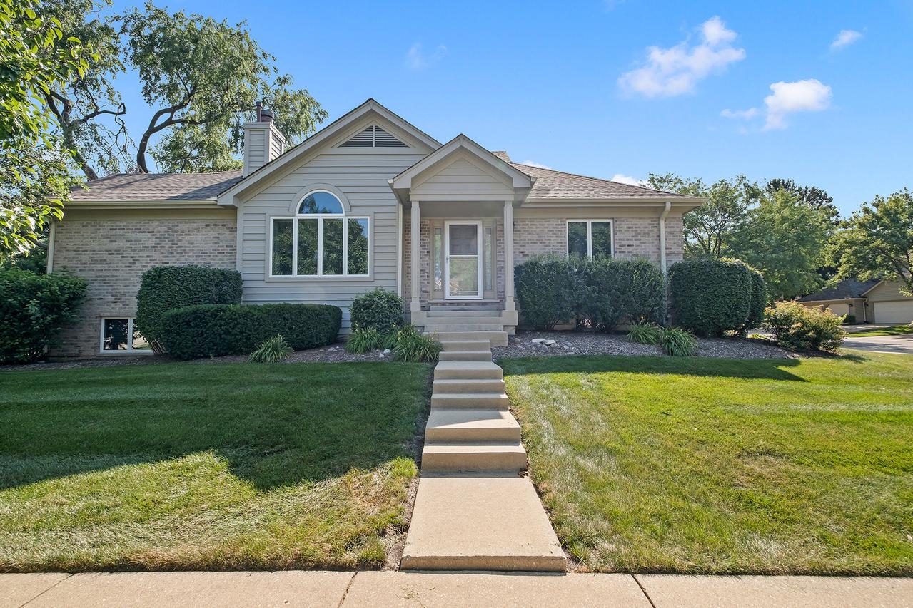2260 Durand Dr., Downers Grove, IL 60515