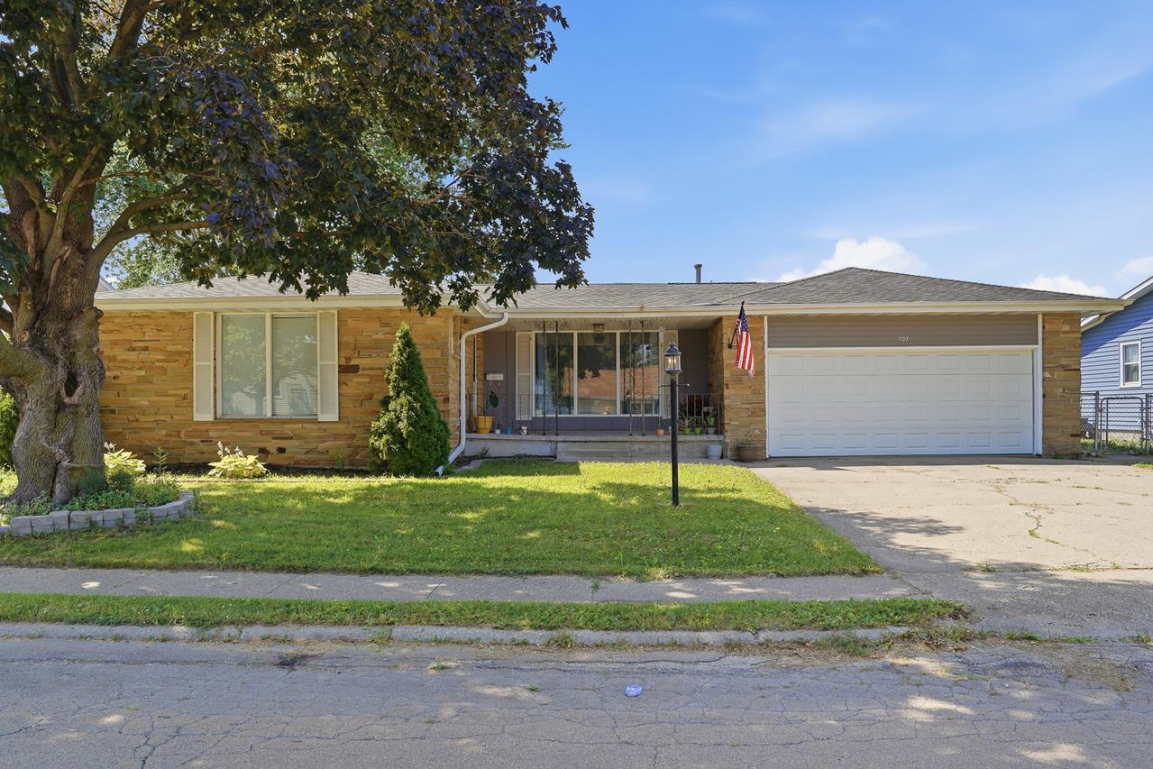 707 E 19th St., Sterling, IL 61081