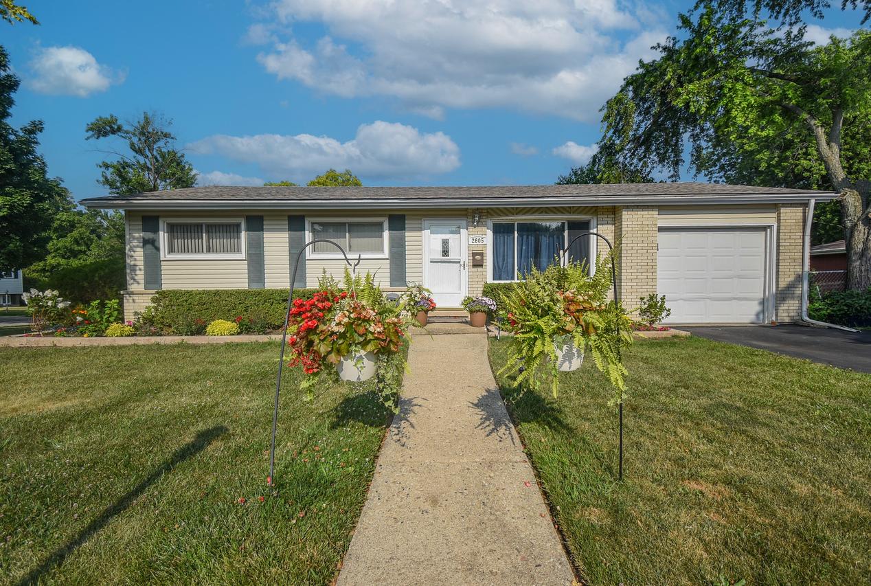 2605 W Vermont Ave., Waukegan, IL 60087