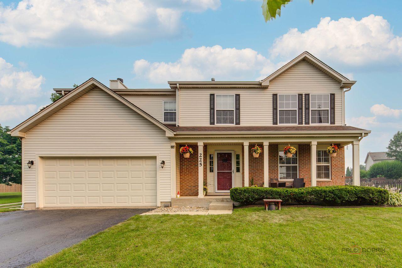225 Midlane Dr., Crystal Lake, IL 60012