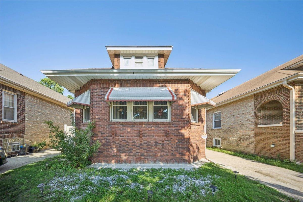 1637 S 10th Ave., Maywood, IL 60153