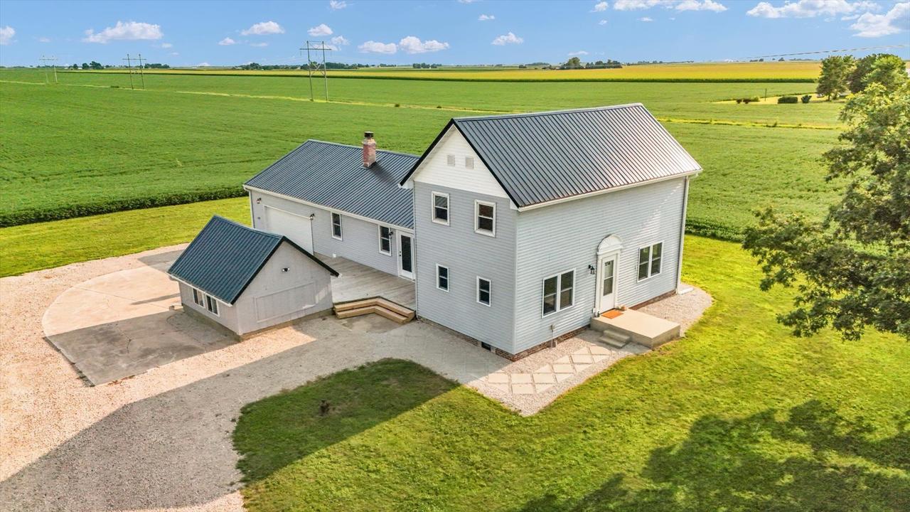 2055 County Road 2500 Rd., Thomasboro, IL 61878