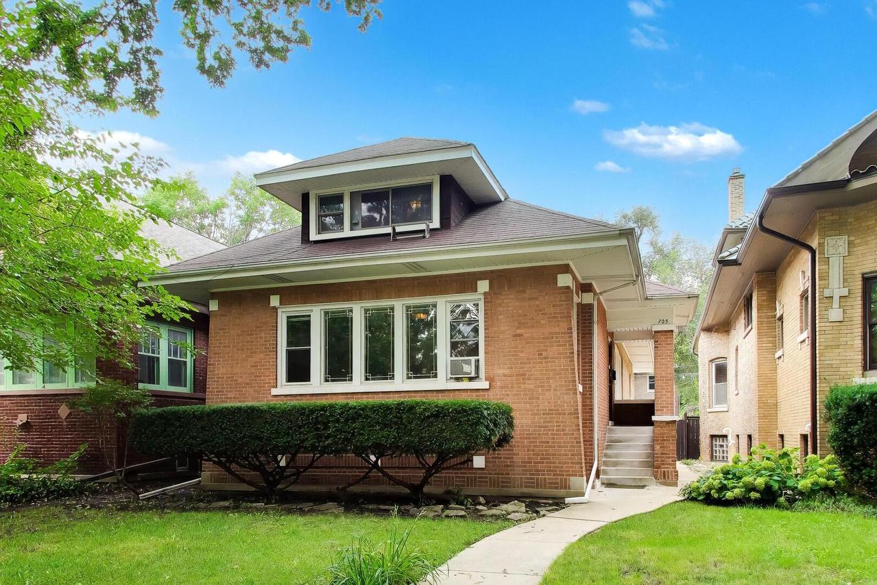 705 S Humphrey Ave., Oak Park, IL 60304