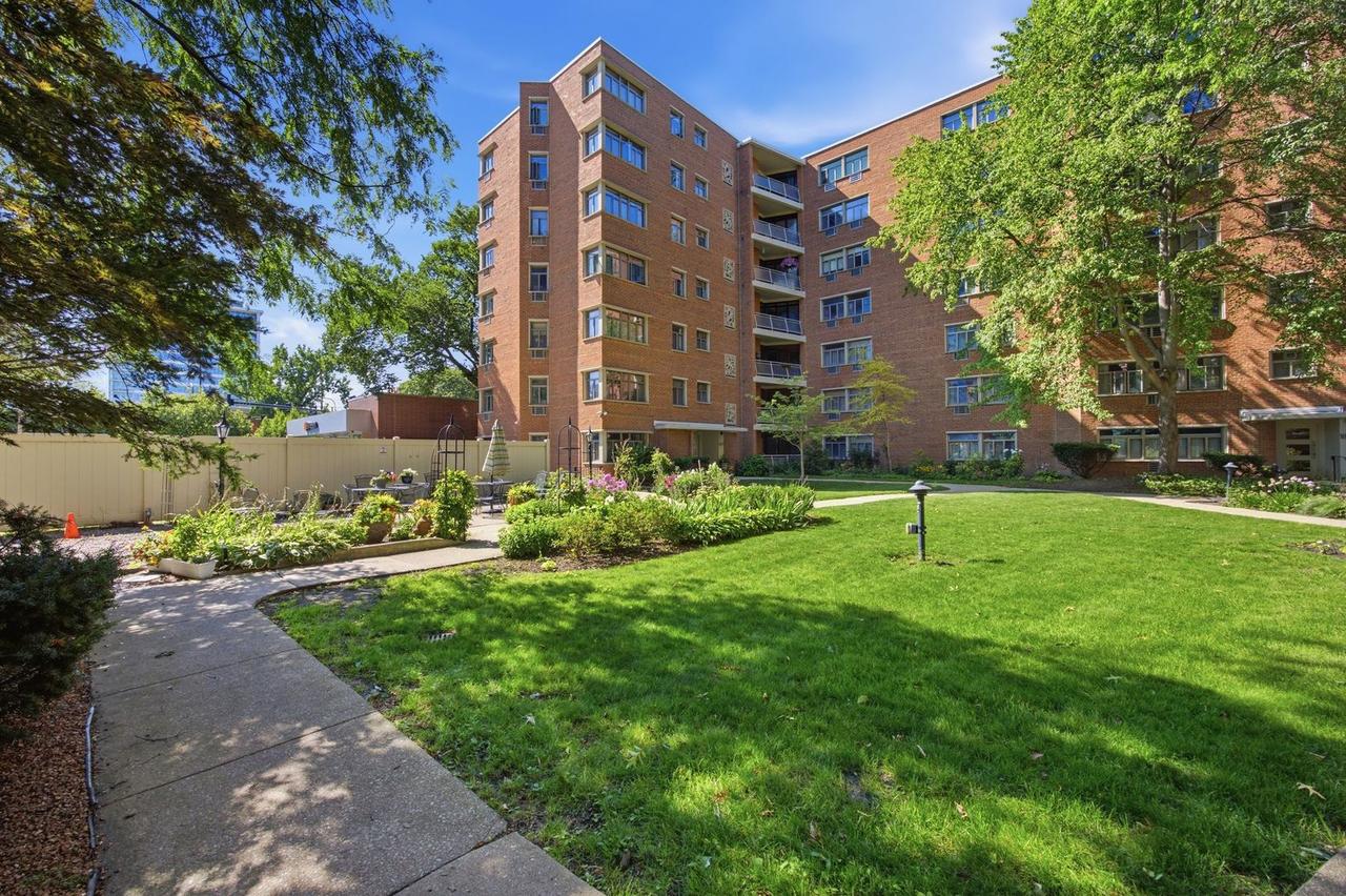 1864 Sherman Ave. #5SW, Evanston, IL 60201