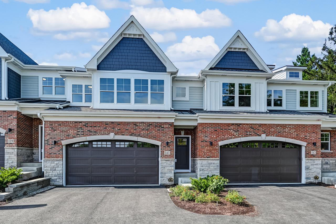 141 Harding Ct., Glen Ellyn, IL 60137