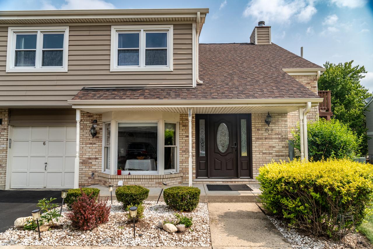 1900 Wisteria Ct. #6, Naperville, IL 60565