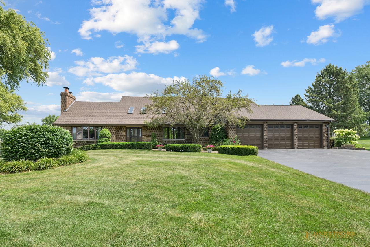 33705 Creek Ct., Ingleside, IL 60041