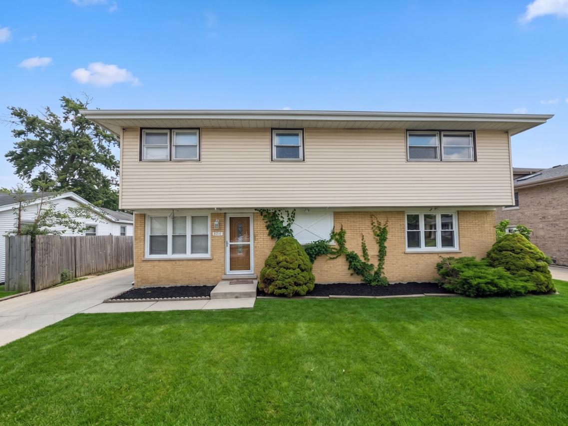 5711 W 87th Pl., Oak Lawn, IL 60453