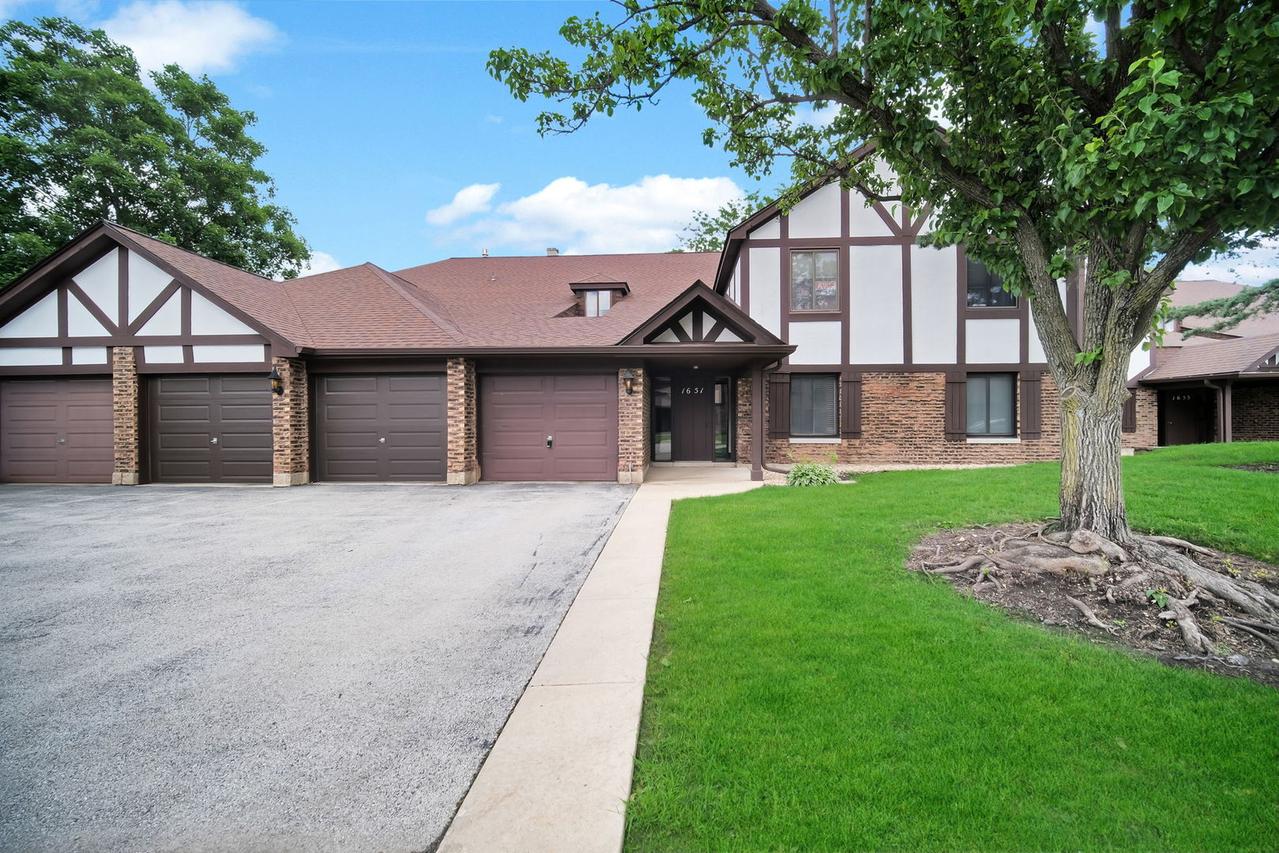 1651 Dover Ct. #A, Wheaton, IL 60189