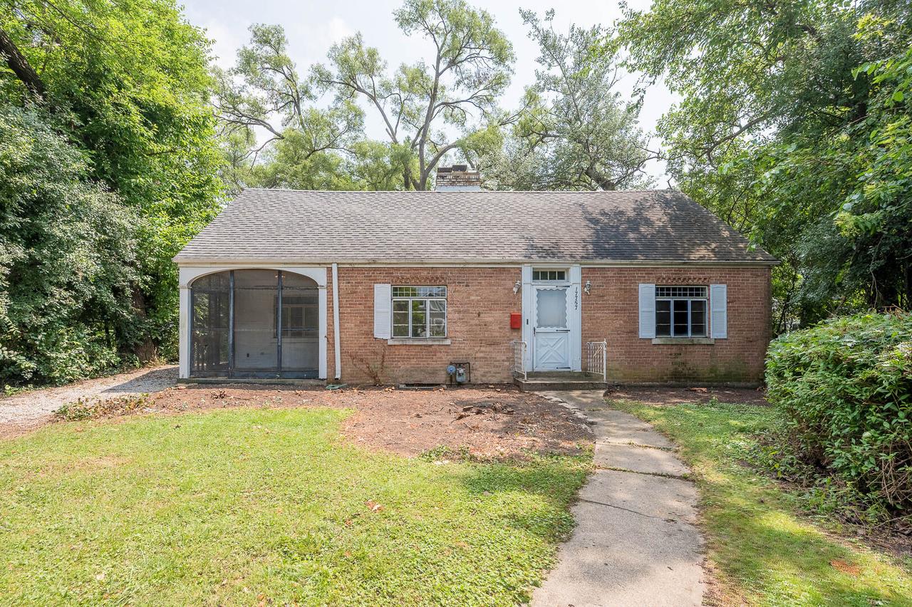 17757 Howe Ave., Homewood, IL 60430