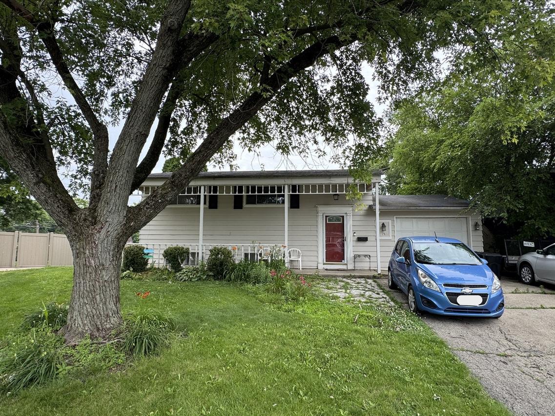 15 Curtmar Ct., Montgomery, IL 60538