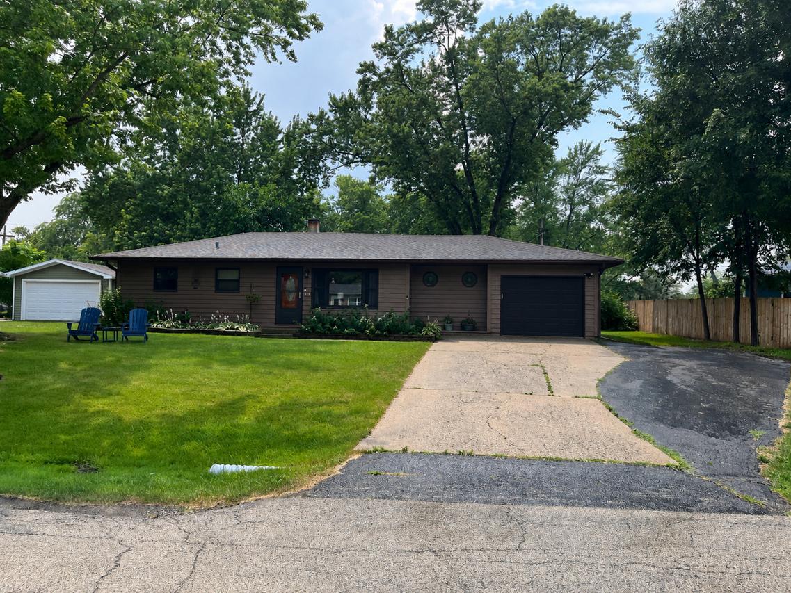1215 Eastwood Ln., Mchenry, IL 60051