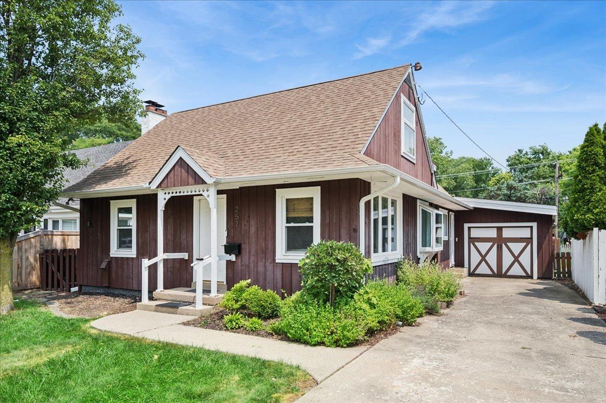 257 Latrobe Ave., Northfield, IL 60093