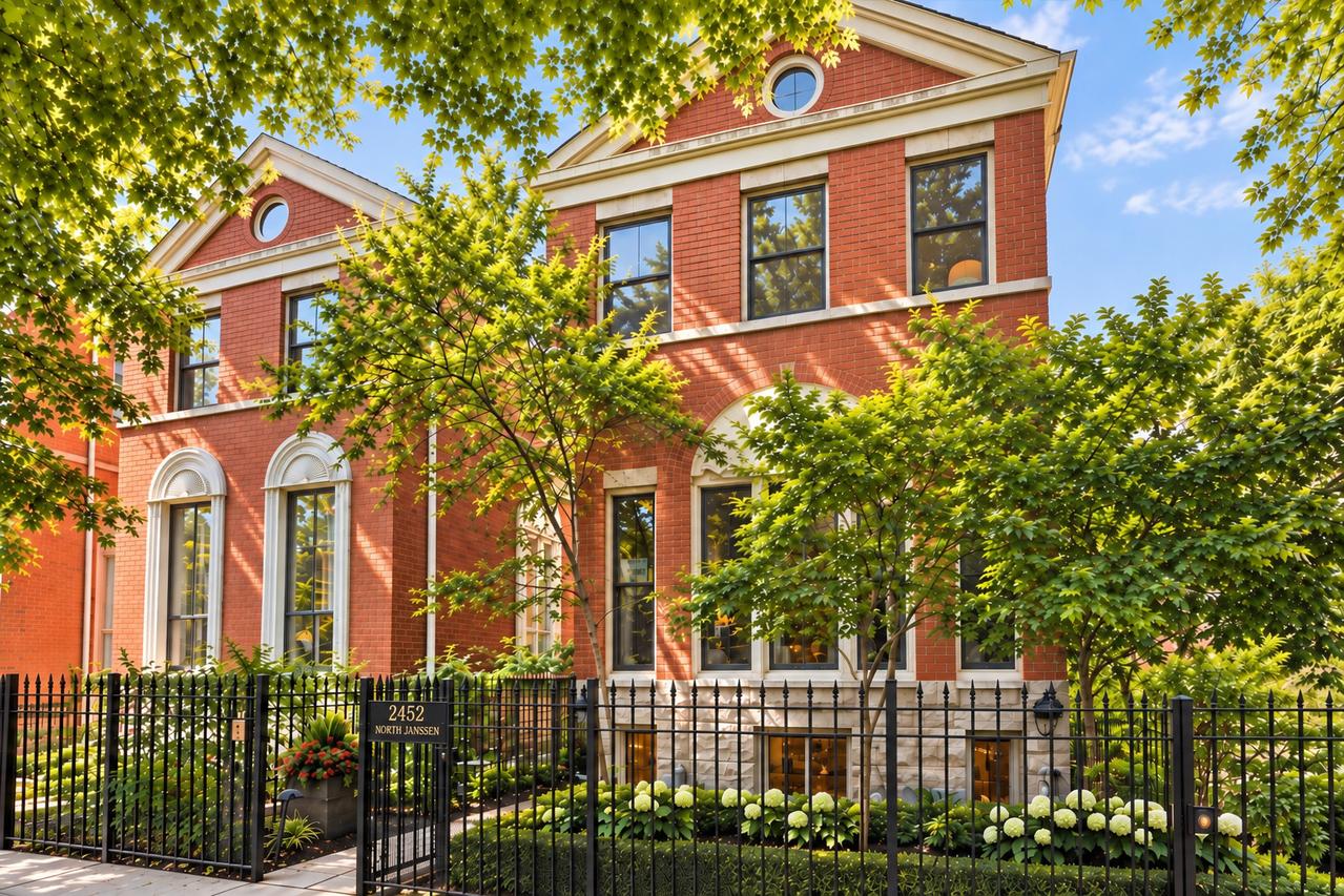 2452 N Janssen Ave., Chicago, IL 60614