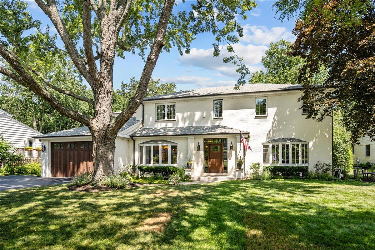 754 Longwood Dr., Lake Forest, IL 60045