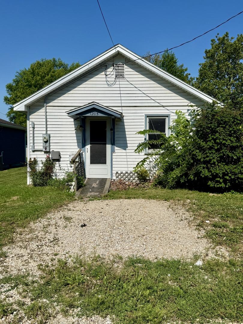 1205 K Ave., Sterling, IL 61081