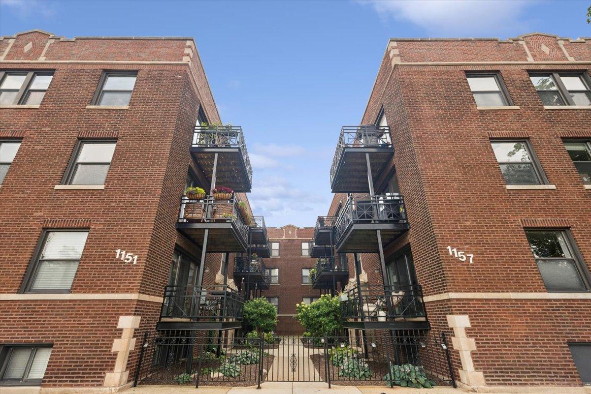 1153 W Grace St. #3S, Chicago, IL 60613