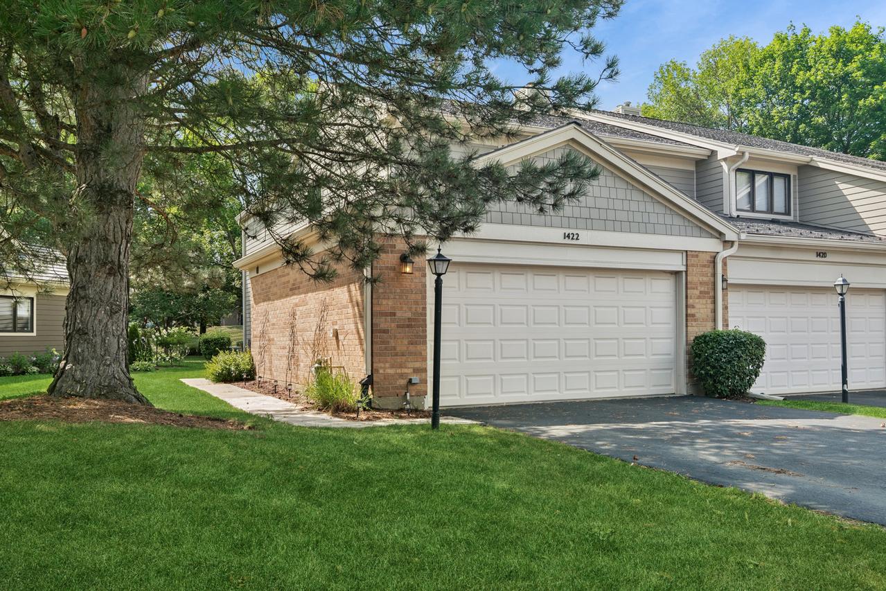 1422 James Ct., Libertyville, IL 60048