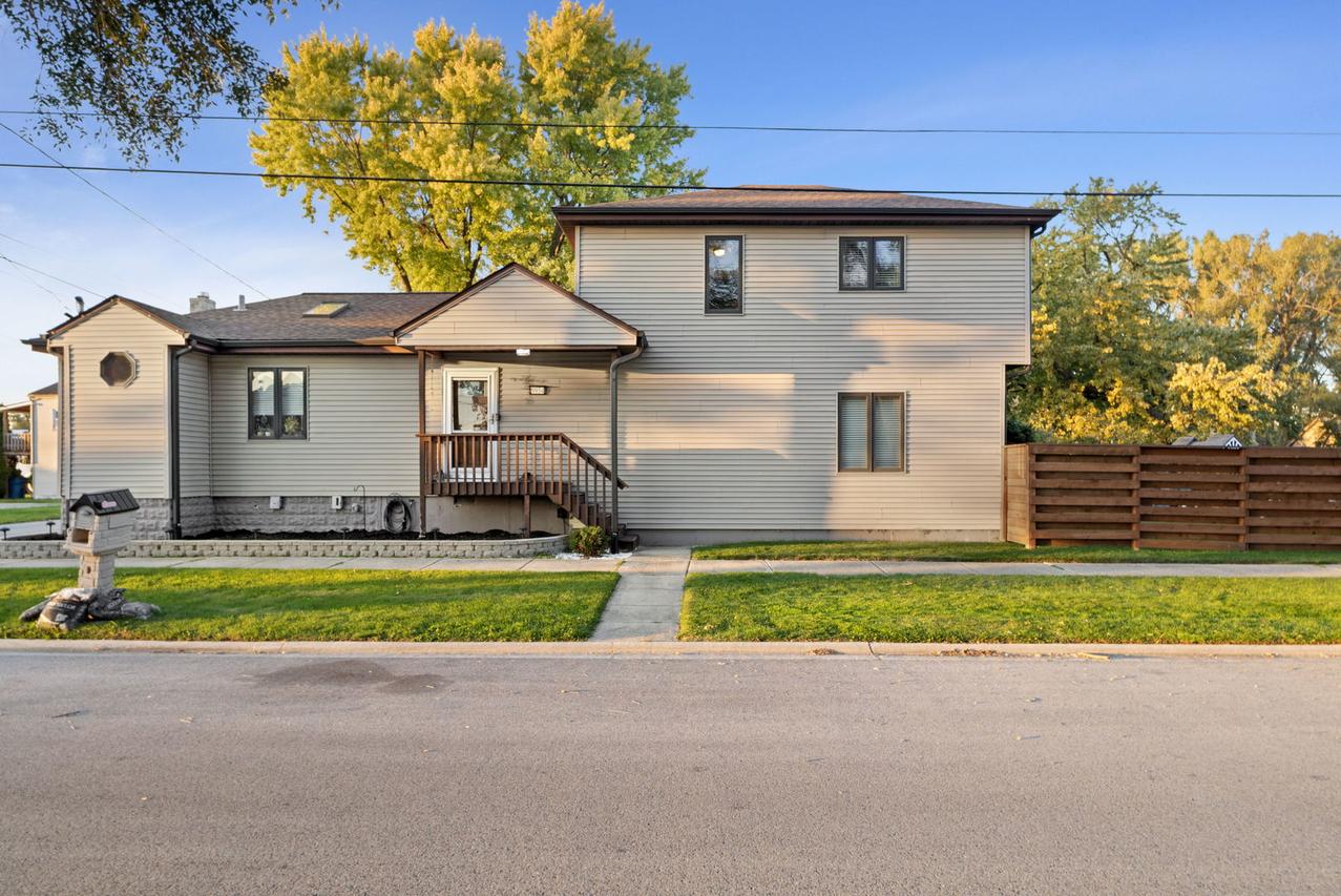 9954 Merrimac Ave., Oak Lawn, IL 60453