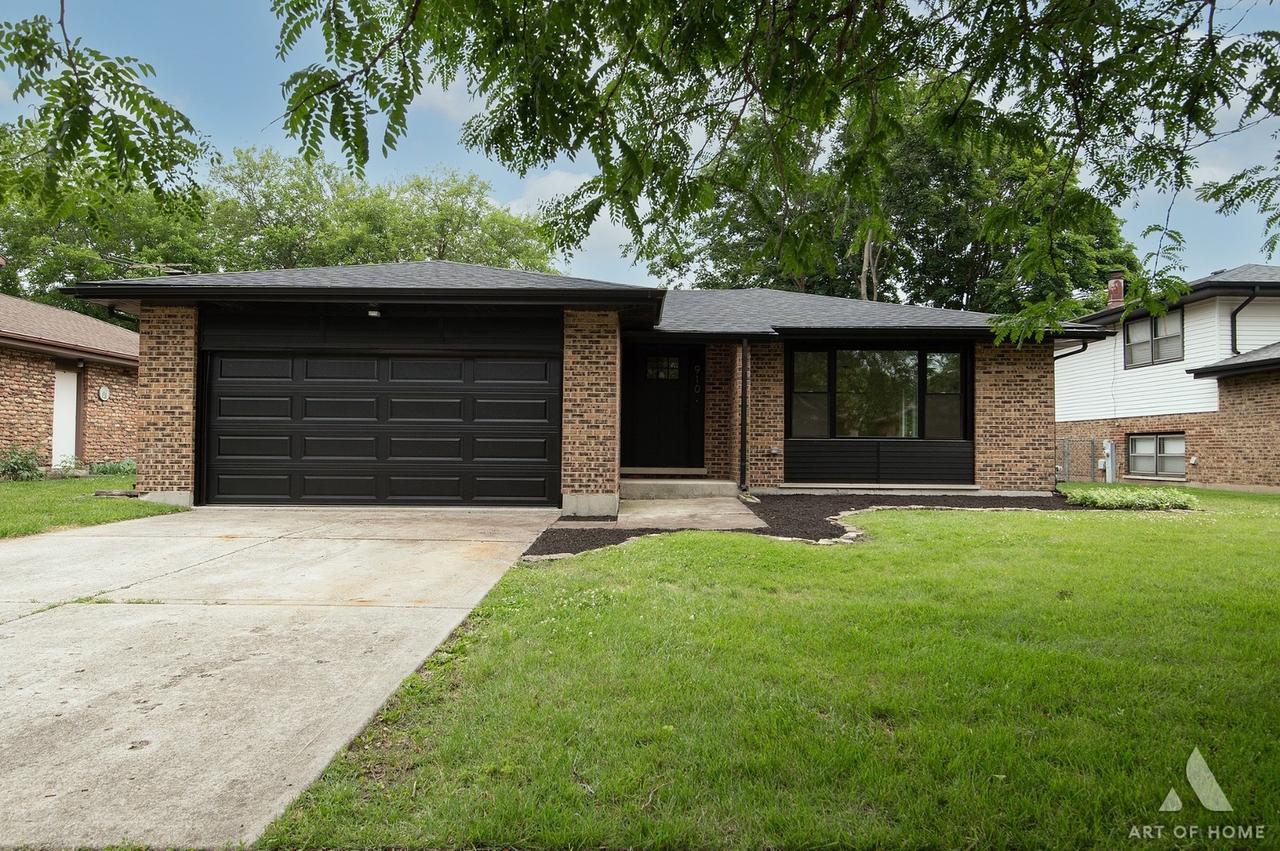 910 College Ave., Matteson, IL 60443