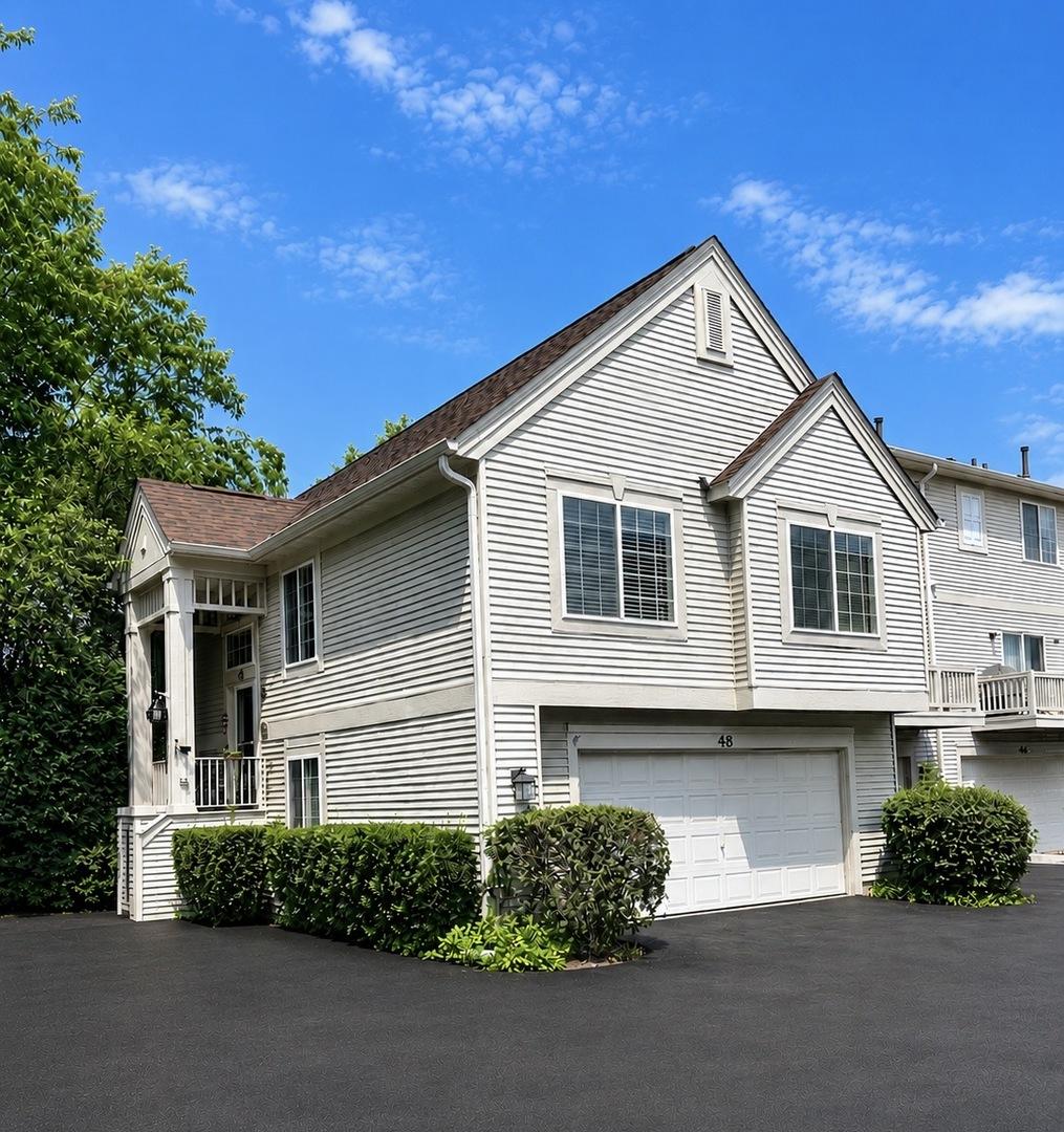 48 New Haven Dr., Cary, IL 60013