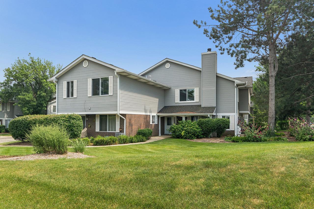 7605 Bristol Ct. #2-7, Woodridge, IL 60517