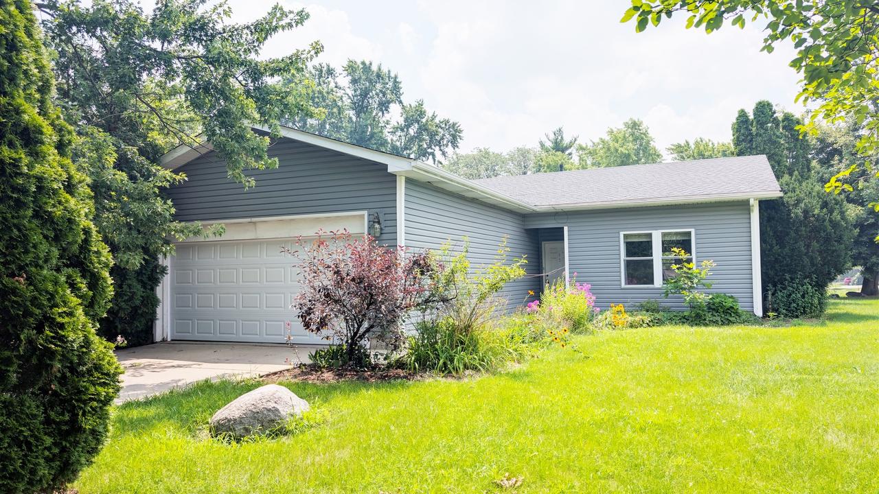 568 Manor Pl., Aurora, IL 60506