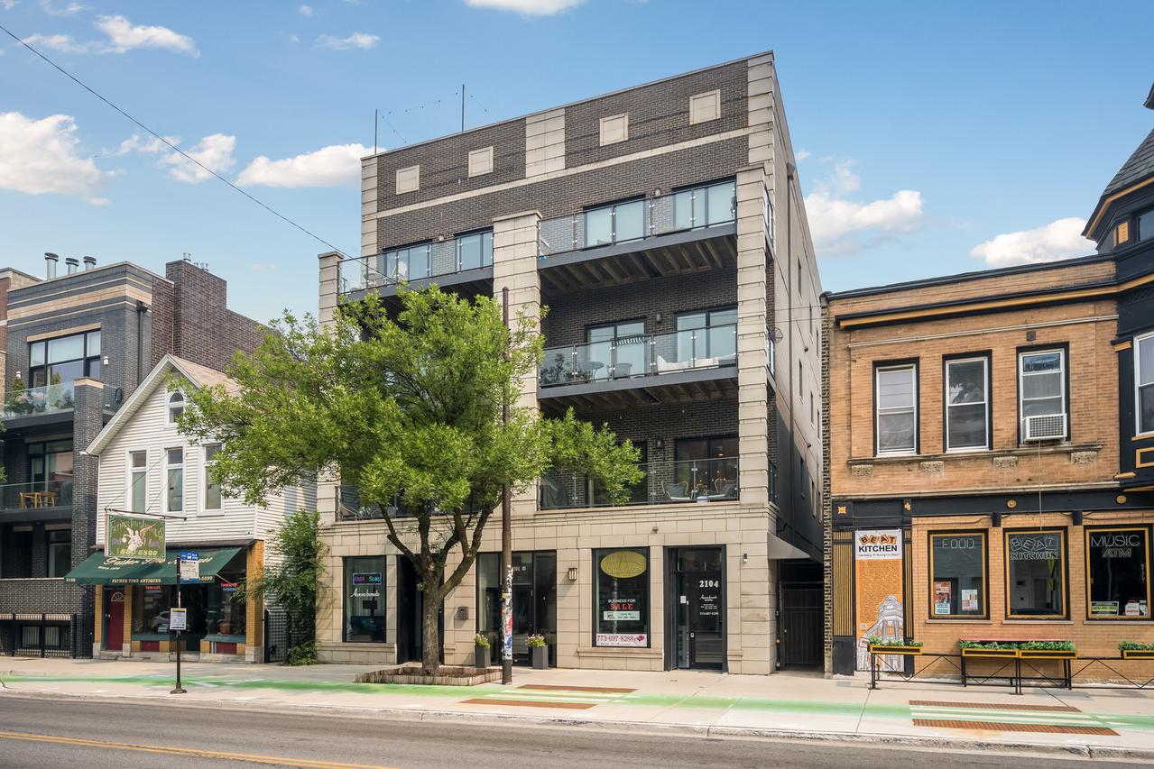 2104 W Belmont Ave. #2E, Chicago, IL 60618