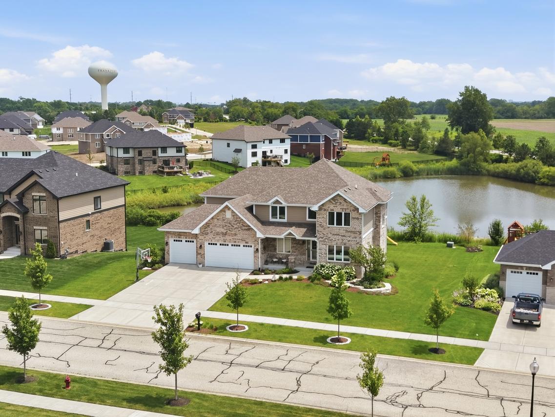 8279 Katie Ln., Frankfort, IL 60423
