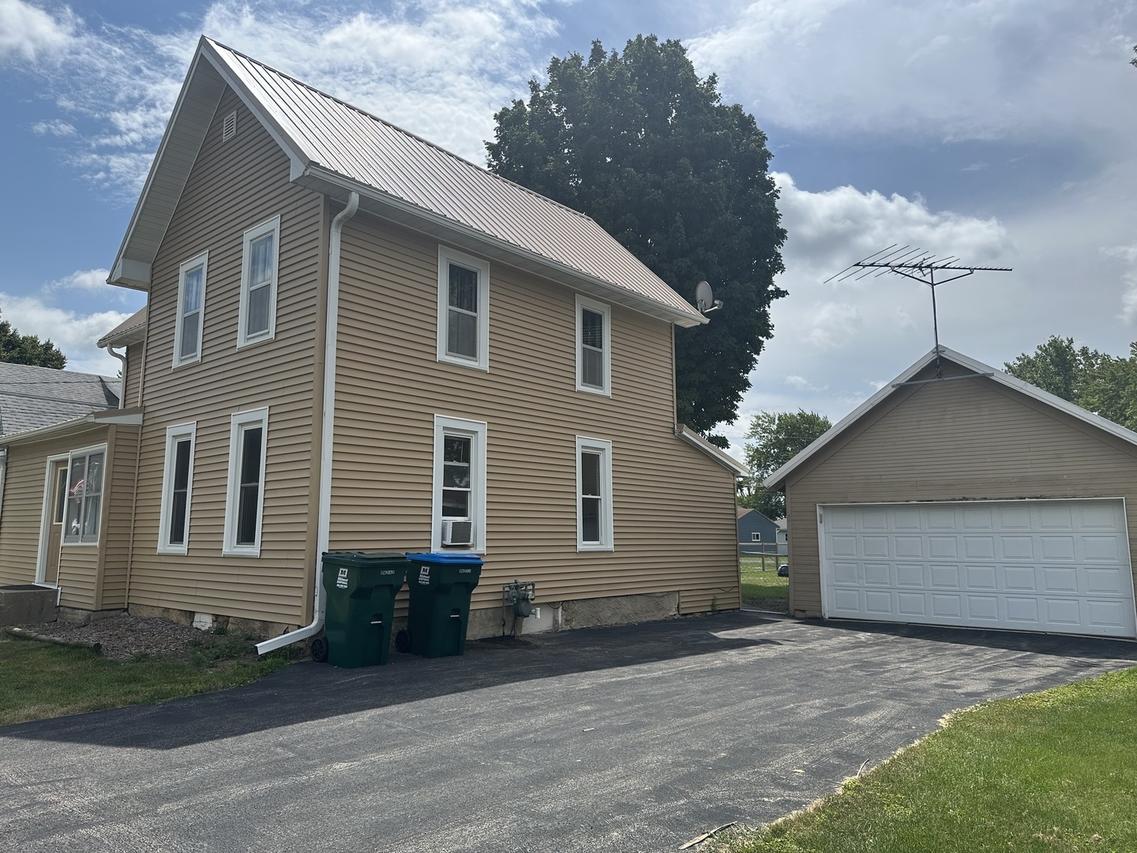 17 W Old Mill St., Milledgeville, IL 61051