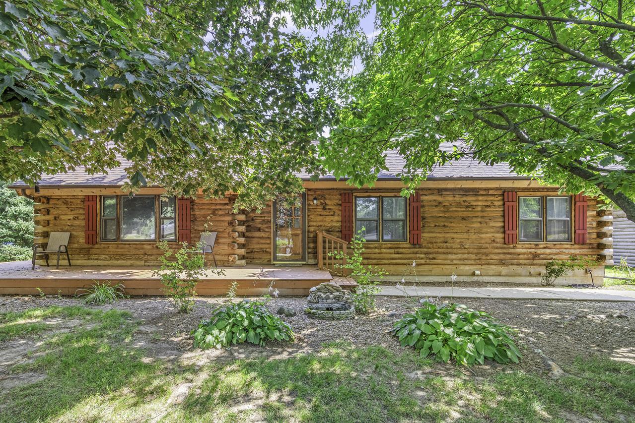 871 Lake Holiday Dr., Lake Holiday, IL 60548