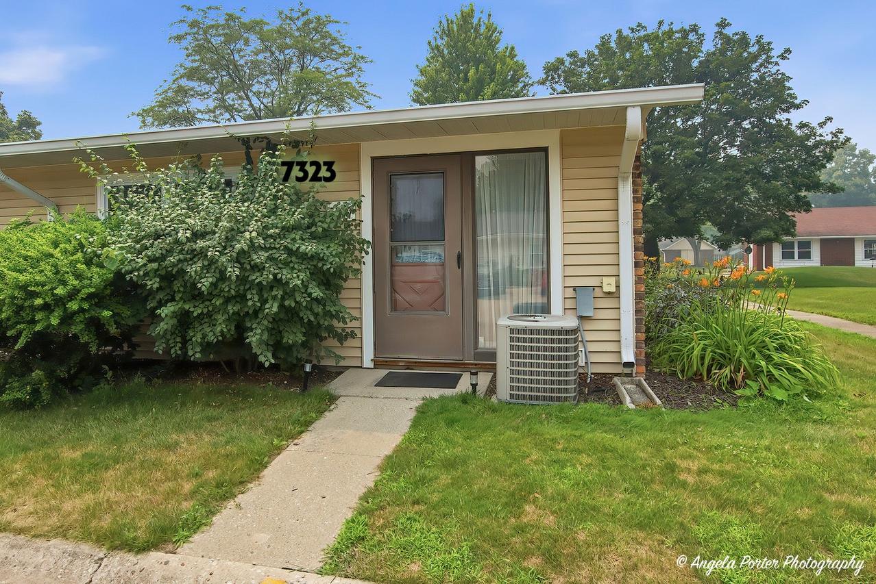 7323 Chevy Chase Ct. #43, Fox Lake, IL 60020